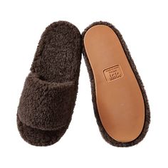 PRICES MAY VARY. 【MOISTURE WICKING & BREATHABLE MATERIAL】POSEE open toe slippers for women, made of eco-friendly plush faux fur, keep you away from coldness. Enjoy the fuzzy warm home slippers whether you are bare feet or wearing socks. Fluffy platform slides with 1.57 inch height make womens slippers classic and stylish. 【FUZZY & LUXURY SLIPPER SHOES 】 Soft curly plush furry faux fur upper slippers, with classic one strap design are perfect for girls or ladies. Breathable open toe and back desi Fall Lounge Wear, Lounge Wear Outfit, Slippers Comfy, Cozy Flat, Foam Slippers, Best Slippers, Shoes Fall, Toe Slippers, Open Toe Slippers