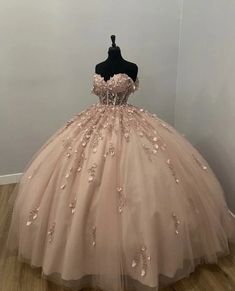 Light Pink Ball Gown, Pink Ball Gown Prom, Light Pink Quinceanera Dresses, Quince Stuff, Quinceanera Pink, Quinceanera Themes Dresses, Quinceañera Ideas, Pink Quince, Sweet 15 Dresses