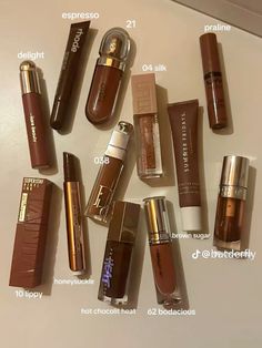 Dark Brown Lipgloss, Brown Lipgloss Aesthetic, Lipgloss Brown, Brown Lipgloss, Lipstick Brown, Gloss Aesthetic, Make Up Lipstick, ليلو وستيتش, Lipstick Liquid