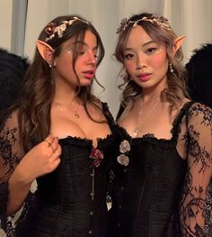 Fairy Costume Dark Aesthetic, Light And Dark Fairy Costume, Halloween Dark Fairy Costume, Dark Faries Halloween Costume, Fairy Grunge Halloween Costumes, Black Cloak Costume Ideas, Scary Fairy Halloween Costumes, Black Fairy Halloween Costumes