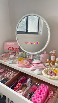 Skincare On Vanity, Cute Skincare Organization, Skincare Vanity Aesthetic, Cute Makeup Desk, Skin Care Vanity, Skincare Desk, Preppy Organization, Preppy Vanity, Cute Vanity