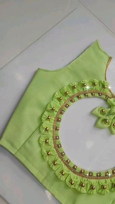 Bluse Latest Design, Simple Saree Blouse Designs, Plain Blouse Designs, Green Blouse Designs, Brocade Blouse Designs, Patch Work Blouse Designs, Modern Quilting Designs