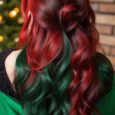 Gorgeous Green Hair Color Ideas for Beginners Christmas Hair Color, Holiday Hair Color, Hair Styles Ideas, Split Dyed Hair, Bold Hair Color, Styles Ideas, Hair Color Shades, Haircut And Color