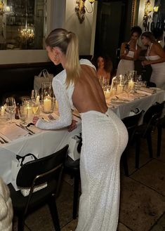 Outfit Gala, White Party Outfits, Elegant Outfit Classy, Vacation Dresses, Glam Dresses, Mode Inspo, Night Looks, Night Outfits, Elegant Outfit