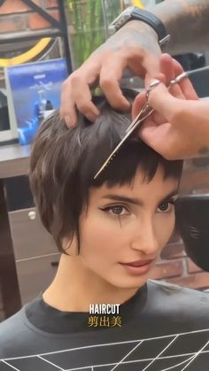 Very Short Bangs Hairstyle, "bixie" Haircut 2024, Very Short Bob Hairstyles, Very Short Bob, Fine Hair Pixie Cut, Hair Stayl, Short Choppy Haircuts, Short Spiked Hair, Hair Curling Tutorial