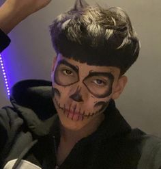 Skeleton Makeup On Men, Easy Boy Halloween Makeup, Boy Skull Makeup, Skeleton Man Makeup, Half Skeleton Makeup Men, Skeleton Makeup Male, Simple Skeleton Makeup Men, Men’s Skeleton Makeup, Catrin Costume