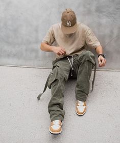 Camo Cargo Pants Outfit Men, Masculine Outfit Ideas, Outfits Masculine, Camo Pants Outfit Men, Outfits Layout, Cargo Pants Outfit Men, Mens Linen Pants, Pants Outfit Men