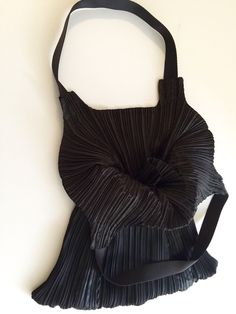 Issey Miyake Aesthetic, Issey Miyake Fashion, Pleated Issey Miyake, Issey Miyake Vintage, Issey Miyake Bag, Pleated Bag, Issey Miyake Dress Pleats, Home Plisse Issey Miyake, Issey Miyake Black And White