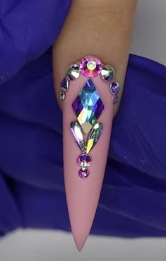 One Nail Rhinestone Design, Rhinestone Placement On Short Nails, Mail Designs With Rhinestones, Nail Stone Placement, Nail Gem Placement, Rhinestone Designs Pattern Nails, Stone Placement On Nails, Bling Placement On Nails, Nail Gem Placement Ideas