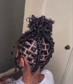 Starter Loc Styles For Women Short, Protective Styles Over Starter Locs, Male Locs Styles, Starter Dreads Styles For Women, Started Locs Styles Women, Female Loc Styles Up Do, Short Starter Locs Hairstyles Black Women, Short Dreadlock Hairstyles For Girls, Styles For Starter Locs Black Women