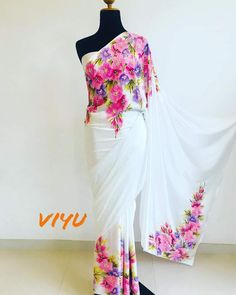 Sari Painting, Saree White, Model Painting, Floral Saree, Art Painting Tools