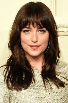 Full Fringe Hairstyles, Dakota Johnson Hair, Hair 2018, Hair With Bangs, Mtv Movie Awards, Fringe Hairstyles, Long Brown Hair, Long Hair With Bangs