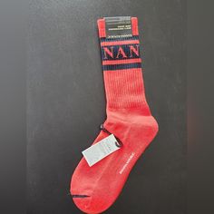 Banana Republic Men's Performance Crew Socks In Dark Red (Os) New! W/ Tags! Cool Max Technology! 44% Cotton 40% Coolmax Polyester 13% Nylon 3% Spandex Casual Red Socks For Streetwear, Sporty Red Cotton Socks, Red Casual Sports Socks, Casual Red Sports Socks, Banana Republic Men, Casual Socks, Crew Socks, Dark Red, Banana Republic