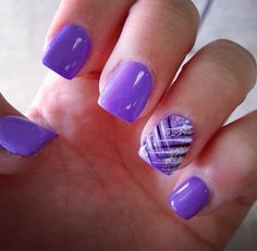 Purple Spring Nails Short, Purple Sns Nails Designs, Neon Purple Nails Summer, August Nail Ideas Acrylic Short, Purple Nails With Design Ideas, Purple Dip Nail Designs, Summer Nails Purple Designs, Purple Swirly Nails, Purple Dipped Nails