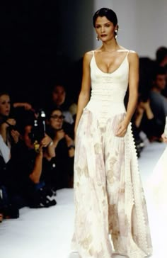 Helena Christiansen, Runway Gowns, Valentino Couture, Helena Christensen, 90's Fashion, Couture Vintage