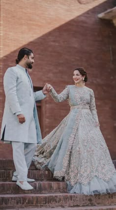 Walima Dresses Pakistani Brides, Pakistani Engagement Dresses, Walima Dresses Pakistani, Wedding Matching Outfits, Long Wedding Veil, Engagement Dress For Bride, Nikah Outfit, Nikah Dress