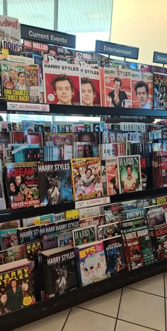 there are many magazines on display in the store, and it is hard to tell what they are