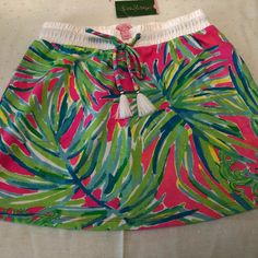 Perfect Knit Mini Skirt In Tiki Pink Print. Brand New Size Xs. 15" Long With Side Pockets. Casual Green Skort For Vacation, Green Vacation Skort With Lined Skirt, Green Lined Skort For Vacation, Green Skirted Skort For Vacation, Knit Mini Skirt, Vintage Lilly Pulitzer, Athletic Skort, Stretchy Skirt, Patchwork Skirt