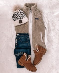 Mrs Casual, White Tee Jeans, Boots Leopard, Ugg Booties, Back In Stock, Fall Fashion Outfits, Casual Fall Outfits, Casual Style Outfits