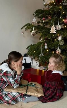 Siblings Aesthetic, Aesthetic Vogue, I Want A Baby, Christmas Interiors, Peppermint Mocha, Christmas Feeling, Christmas Kids, Warm Christmas, Cute Family