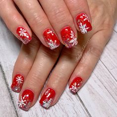 Snowflake nails, red nails, winter nails, glitter nails, short nails, square nails, christmas nails, gel nails Square Nails Christmas, Winter Nails Glitter, Red Nails Winter, Glitter Nails Short, Short Nails Square, Christmas Nails Gel, Nails Winter