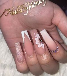 Pink And White Quince Nails, Nails With Acrylic Flowers, Fancy Acrylic Nails, Short Quince Nails, Xv Nails, White Tip Acrylic Nails, Quince Nails, Acrylic Nails Nude, Mickey Nails