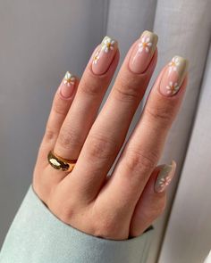 Nails Yellow, Floral Nail Designs, Subtle Nails, Her Nails, Classy Acrylic Nails, Top Ideas