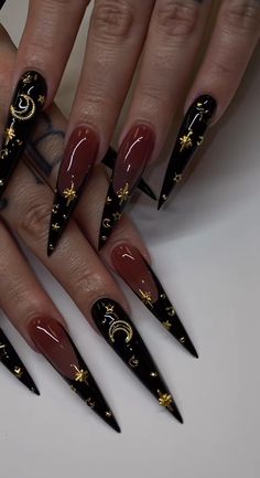 Nails art mystic night Capricorn Nails, Gold Stiletto Nails, Vampy Nails, Mystic Nails, Red Stiletto Nails, Black Gold Nails, Red And Gold Nails