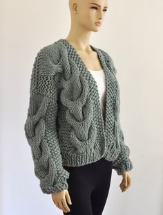 The warm,thick and chunky cardigan is handknitted with wool acrylic blend yarn. It is not itchy. The bomber jacket feels soft, pleasant and warm.  So cozy and fashionable! If you like to have it in other colors or size, please contact me. For more sweaters and cardigans: https://www.etsy.com/shop/reflectionsbyds?ref=seller-platform-mcnav&section_id=6506101 Everything is made with love and attention for you... All my products are made with finest wool, created in a smoke-free environment. Never b Knit Cardigan Outfit, Knit Shrug, Green Gift, Oversized Knit Cardigan, Pullover Outfit, Women Coat, Chunky Knit Cardigan, Cardigan Outfits, Knitted Coat