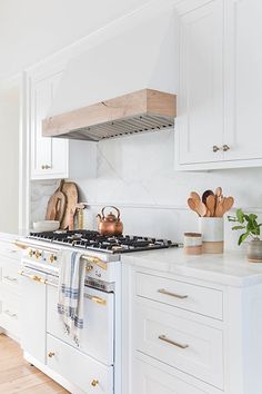 the kitchen is clean and ready to be used as an appliance for cooking