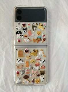 Galaxy z flip 3 cream colour with clear phonecase ,decorated with cute cat,dog and desert themed stickers. Samsung Galaxy Z Flip Aesthetic Case, Flip Phone Decoration, Samsung Flip Phone Aesthetic, Galaxy Flip Phone, Samsung Flip Case, Z Flip Wallpaper