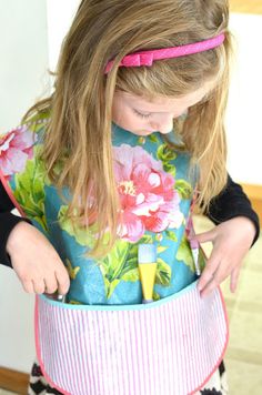 Kids' Art Smock made with reusable shopping bags Diy Kids Art Smock, Painting Smock, Kids Art Smock, Smock Pattern, Bias Tape Binding, Kids Smock, Craft Smock, Art Smock, Trendy Sewing