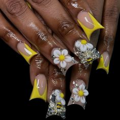 Summer Nails Yellow, Bee Nails, Nails Yellow, Acrylic Toe Nails, Duck Nails, Hard Nails, Cute Nail Art Designs, Colored Acrylic Nails, Girly Acrylic Nails