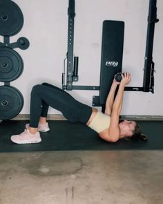 RACHEL HULTEEN - CPT & NUTRITION COACH on Instagram: "10 minute total body workout that will challenge you! 
* equipment used: 5 and 10 pound dumbbells 
1. Squat w/ alternating twist (1 minute) 
2. Standing crunch (1 minute) 
3. Balanced hammer curls ( 30 seconds per side) 
4. Squat w/tricep extension (1 minute) 
5. Alternating side lunge (1 minute) 
6. Upright diagonal raises (1 minute) 
7. Dead bug single arm chest press (1 minute per side) 8. Bear hold (1 minute) 
9. Glute bridges w/ skull crusher (1 minute) 
If you have time shoot for two rounds 😜"