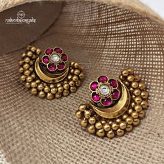 Silver Gold Plated Necklace, Antique Studs Gold, Gold Plated Silver Earrings, Silver Jewellery Indian Antique, Antique Earrings Studs, Nakoda Payals, Temple Jewellery Earrings, Antique Gold Earrings, Antique Necklaces Design