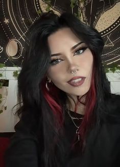 Alt Grunge Hairstyles, Two Red Streaks In Front Of Hair, Dark Red On Black Hair, Goth Hairstyle, Red Hair Styles, Alt Girl Aesthetic, Grunge Women, Trendy Bob, Hair Styles Braids