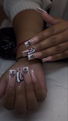 Kaws Nails Design Short Pink, Kaws Nails Simple, Nail Inspo Kaws, Kaws Freestyle Nails, Kaws X Chrome Hearts Nails, Pink Kaws Acrylic Nails, Kaws Nails Set, Kaws Set Nails, Kaws Nails With Charms