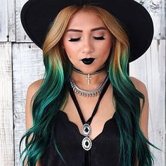 Love this makeup & hair color❤️ Green Hair Ombre, Emerald Green Hair, Emerald Hair, Dark Green Hair, Red Ombre Hair, Dark Purple Hair, Dip Dye Hair, Hair Color Underneath, Teal Hair