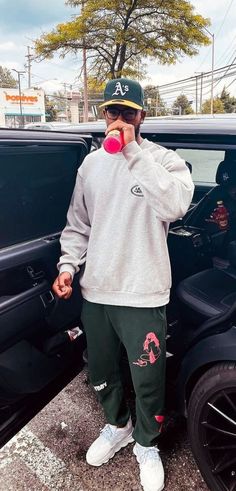 Luxury Street Wear Men, Designer Outfits Men Street Styles, Crewneck Outfit Men Streetwear, Crewneck Outfit Men, Men Sweatshirt Outfit, Hype Outfits, Sweatshirt Outfit Men, Men Streetwear Outfits, Crewneck Outfit