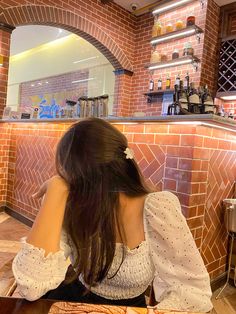 what’s your favourite italian dish? Outfit Ideas For Cafe, Poses In Cafe, Cafe Picture Ideas, Cafe Pics, Girly Poses, Candid Pictures, Italian Girl, Candid Photo, Safety Net