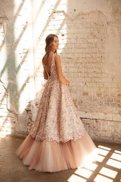 Ballgown Dresses, Wedding Dress A Line, Indian Wedding Gowns, Reception Outfit, Reception Gown, Sketches Pencil, Pakistani Suit, Lengha Choli, Fancy Wedding Dresses