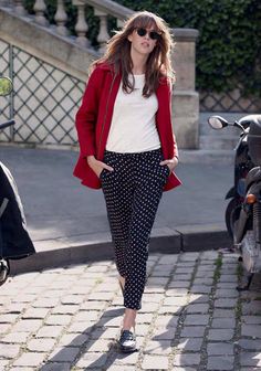 Claudie Pierlot en París; moda para la 'petite femme parisienne' | DolceCity.com Office Wear Outfit, Style Parisienne, Jeans Street Style, Parisienne Chic, Parisian Chic, Comfy Fashion, Fall Fashion Outfits, Work Attire, Parisian Style