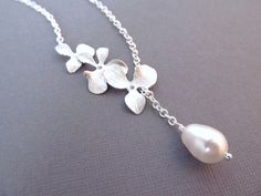 Bridesmaid Necklace Silver Orchid Flowers with Teardrop Elegant Petal-shaped Wedding Necklaces, Elegant Orchid Flower Jewelry, Pearl Wedding Jewelry, Orchid Flowers, Bridesmaid Necklace, Pearl Wedding, Orchid Flower, Lariat Necklace, Necklace Silver