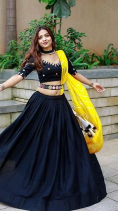 Choli Pattern, Tassels Dupatta, Garba Chaniya Choli, Dandiya Dress, Black Blouse Designs, Black Lehenga Choli, Choli Blouse Design