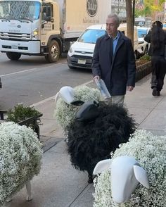 La Ligne on Instagram: "We ❤️ ewe @lewismillerdesign @janewin_jewelry! So happy to have your fluffy flock of misfits grazing at our Madison Avenue store today in celebration of the LMD x Jane Win New York City jewelry collection pop up (today until 6 pm) 🐑" Madison Avenue, Pop Up, York City, New York City, Jewelry Collection, New York, Celebrities, On Instagram, Instagram