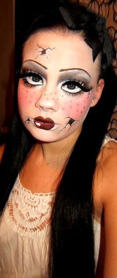 Creepy Doll Costume, Creepy Doll Makeup, Cracked Doll Makeup, Extreme Make-up, Doll Makeup Halloween, Diy Doll Costume, Make Up Diy, Doll Halloween Costume, Broken Doll