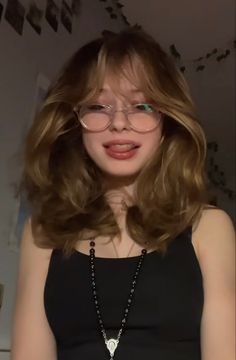 Different Medium Length Haircuts, Cute Shoulder Length Haircuts With Bangs, Hair Cuts Wolfcut, Hair Cuts With Wispy Bangs, How I Style My Bangs, Wolfcut With Glasses, Fluffy Medium Hair, Medium Fluffy Hair, Cute Haircuts For Round Faces