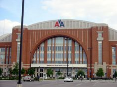 a large building with cars parked in front of it