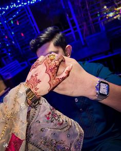 Mehndi Poses, Couples Dp, Couple Dps, Pakistan Wedding, Couple Dpz, Classy Couple, Cute Images For Dp, Couple Dp, Cute Muslim Couples