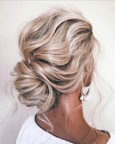 85 Sensational Wedding Hairstyles For Every Type Of Hair Boho Wedding Hairstyles, Cute Hairstyles Updos, Bohemian Wedding Hair, Low Updo, Boho Wedding Hair, Low Bun